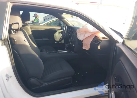 2013 Dodge Challenger Sxt z USA, uszkodzony, nr VIN 2C3CDYAG3DH692420